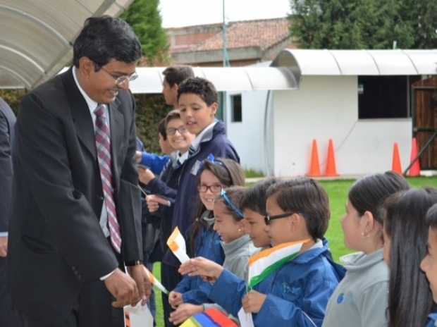 Visita del Embajador de la INDIA al Colegio