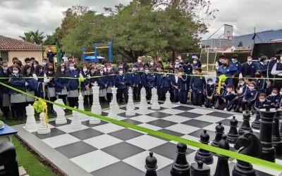 Ajedrez gigante en el Colegio Abraham Maslow