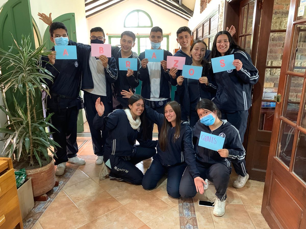 Abrazoterapia en el Colegio Abraham Maslow.