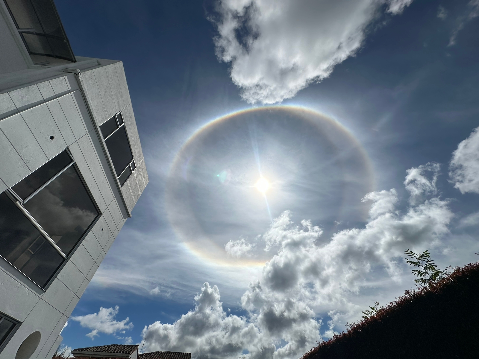 Fenómeno de halo solar en el Colegio Abraham Maslow