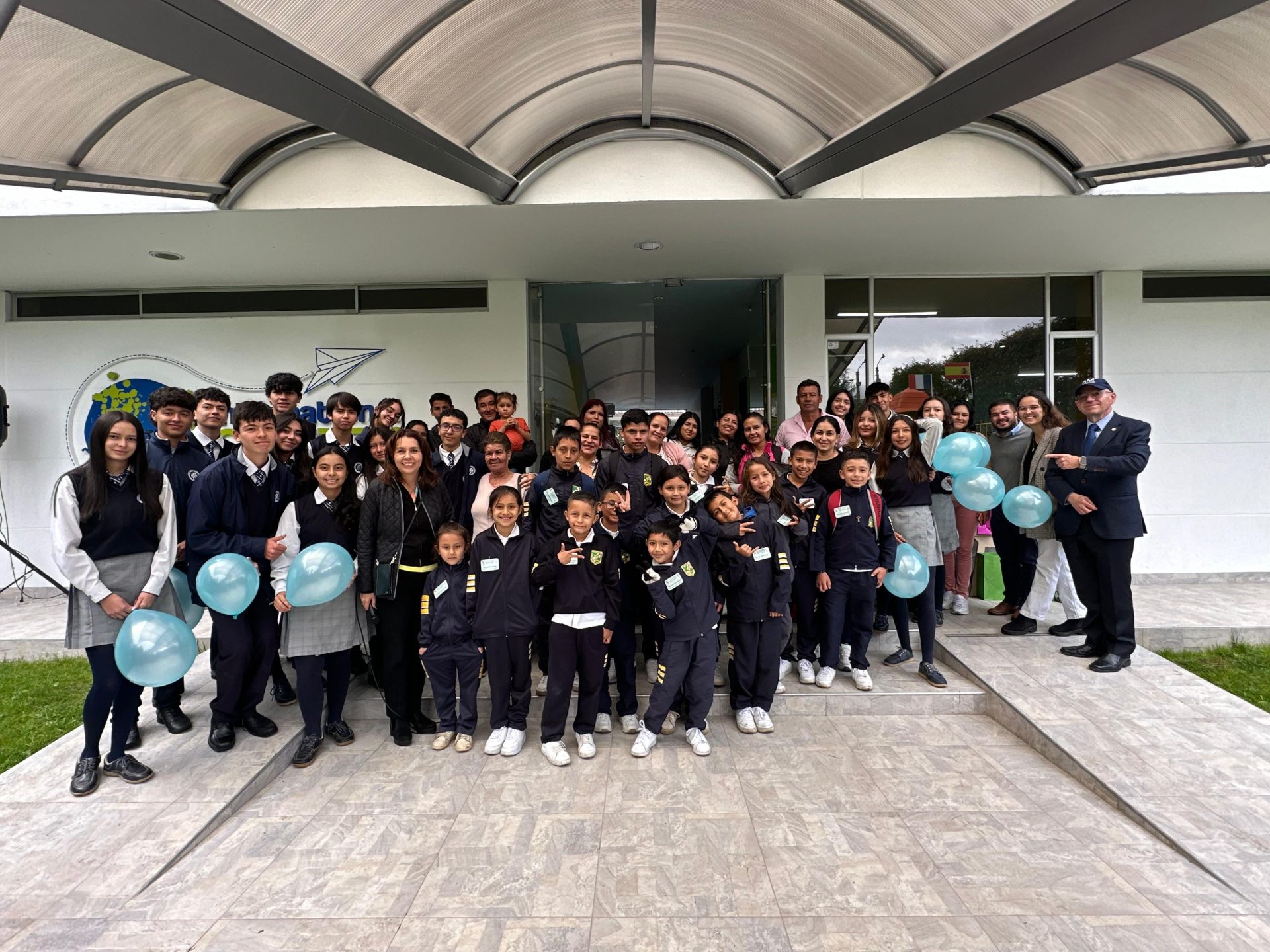 Formación Humanista en Acción: Transformando vidas desde Pacho hasta el Colegio Abraham Maslow